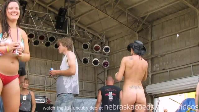 First Time Naked in Public with Gorgeous New Girl Flashing and Masturbating